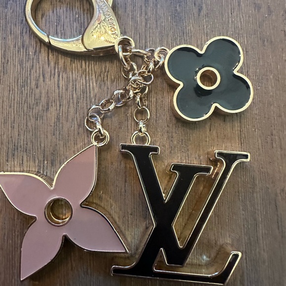 Louis Vuitton Fleur De Monogram Key holder/Bag Charm - Picture 1 of 2